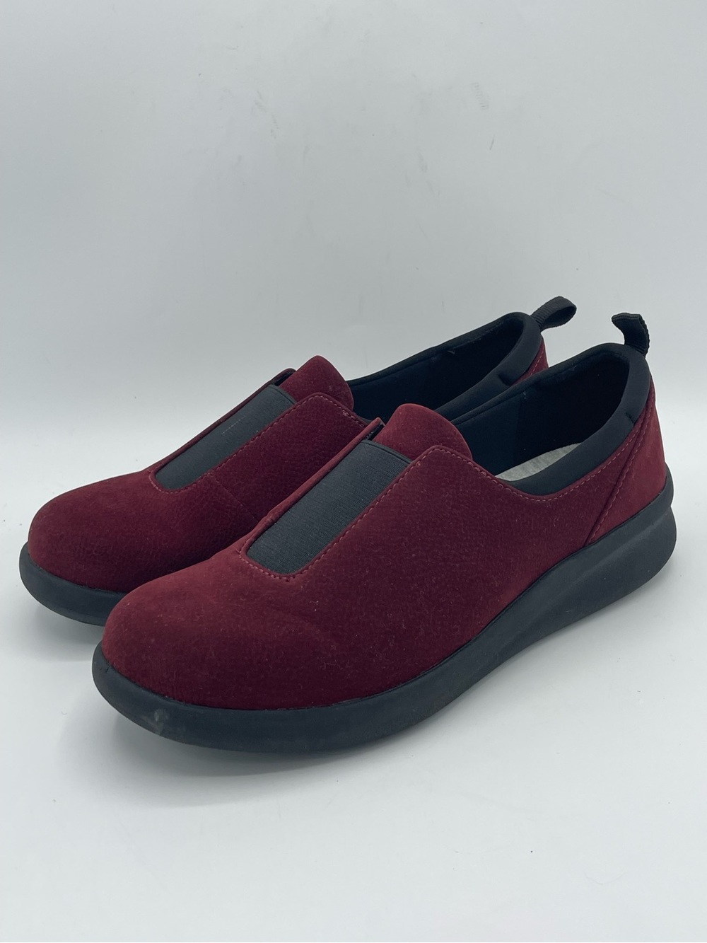 Clarks Cloudsteppers Sullivan Casual Slip-On Suede Sneakers in Burgundy